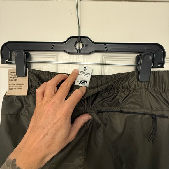 NWT Nike Tech Lined Olive Green Cargo Pants Men's Size Small - Picture 4 of 4